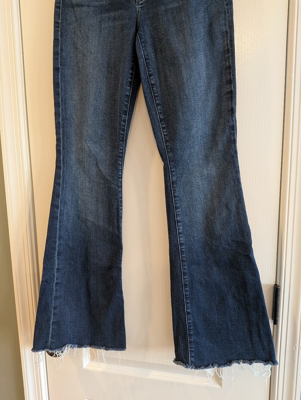MOTHER The Weekender Fray Jeans Mint Condition Mid Rise Flare Dark Wash Size 27 - Picture 6 of 15